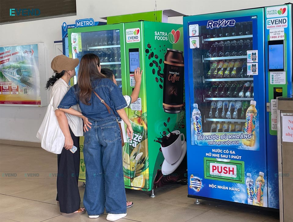 Máy bán hàng tự động tại trạm tàu điện Metro