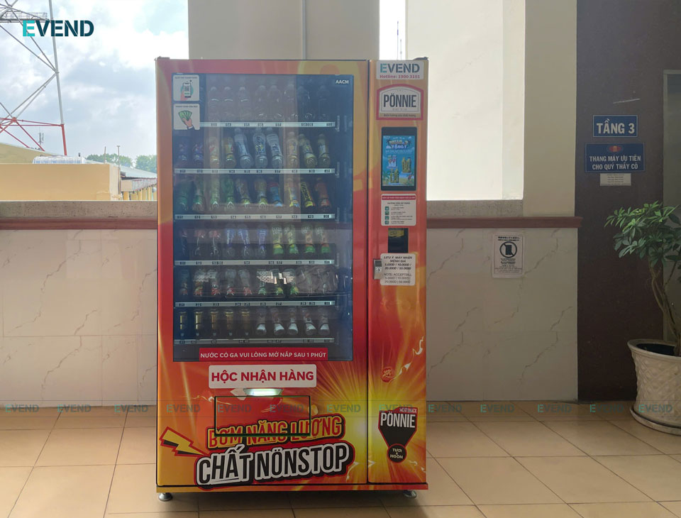 Máy bán nước tự động tại thang máy trường học