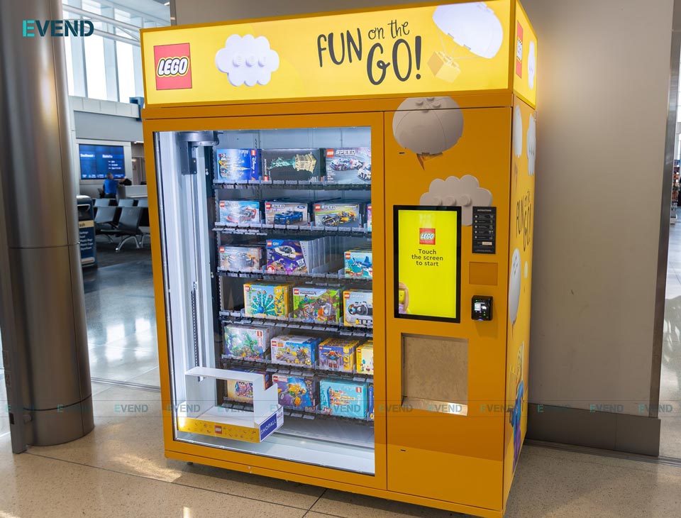 Máy bán đồ chơi lego tự động nổi tiếng ở sân bay