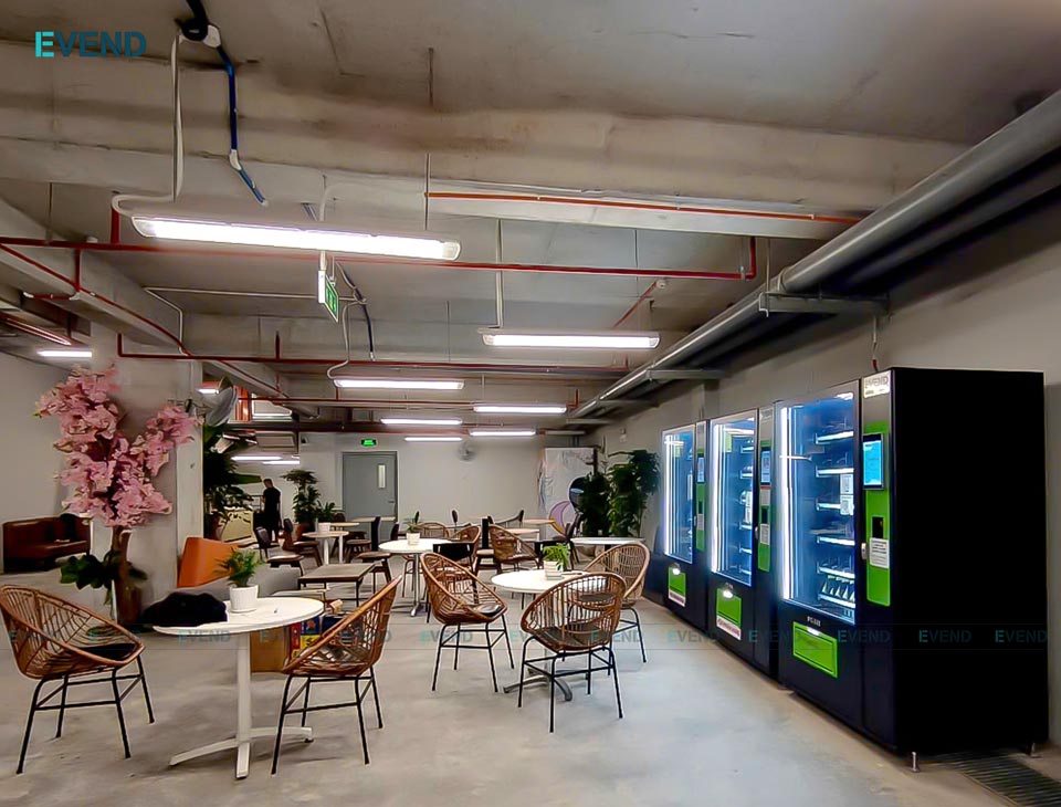 Máy bán hàng tự động tại căn tin Victoria School