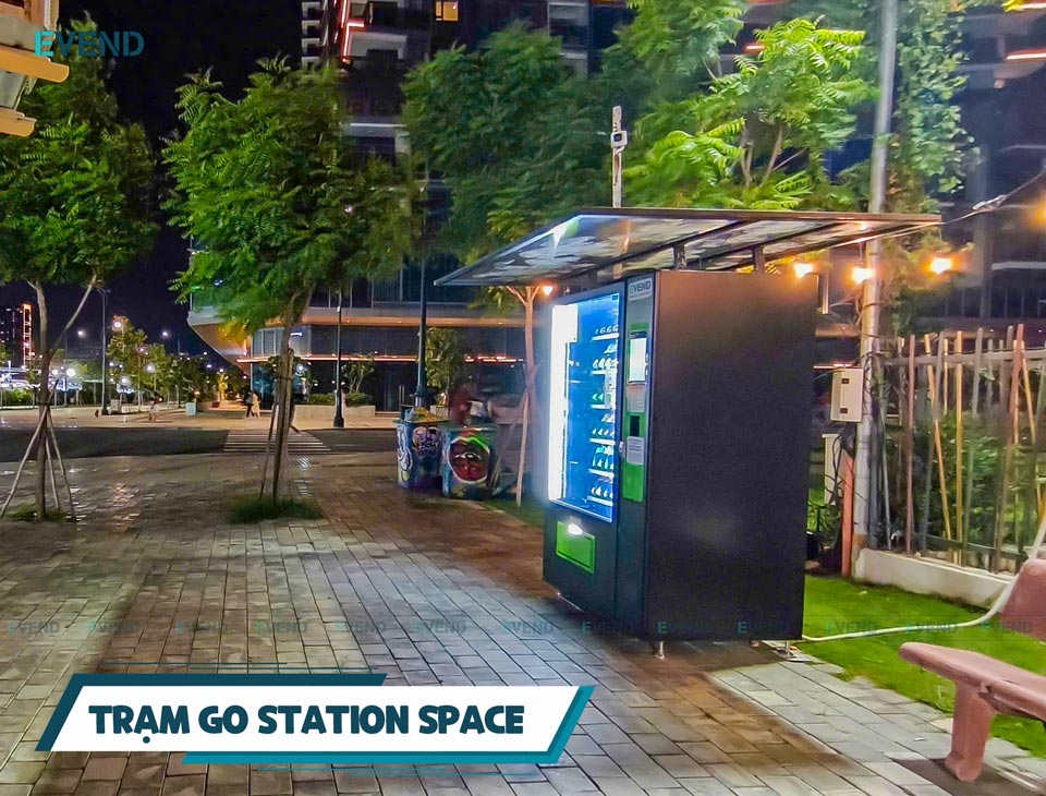 Máy bán nước tự động tại Go Station Space