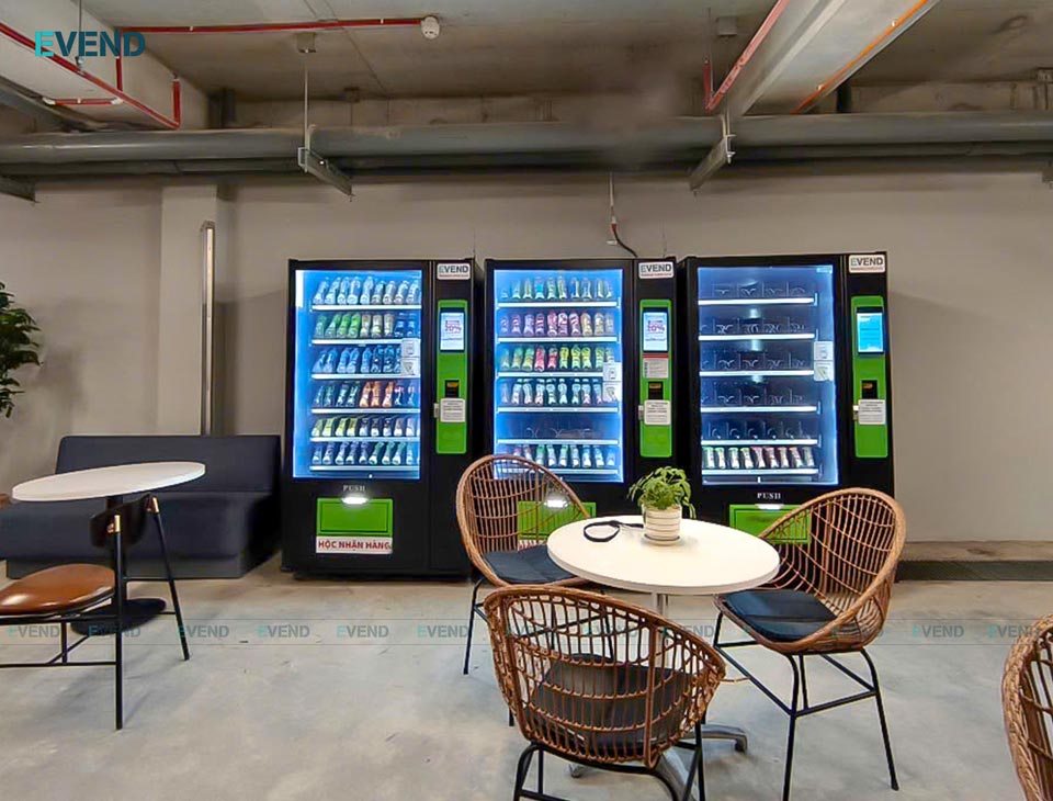 Máy bán nước và snack tự động tại Victoria School