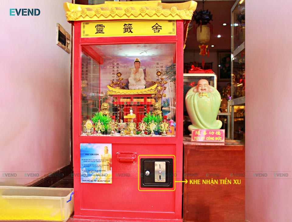 Khe nhận tiền xu của máy xin xăm tự động