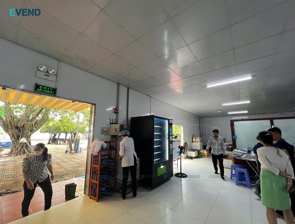 Máy bán hàng tự động có vị trí thuận tiện cho mua hàng