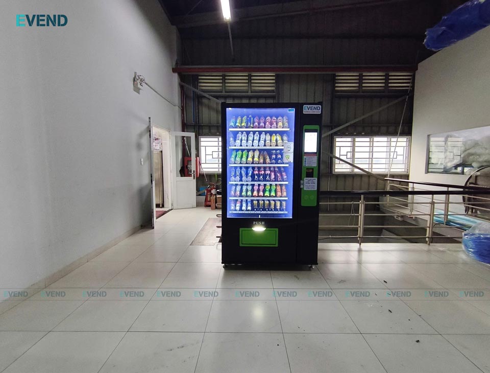 Máy bán hàng tự động trong khu công nghiệp bán sản phẩm nước giải khát
