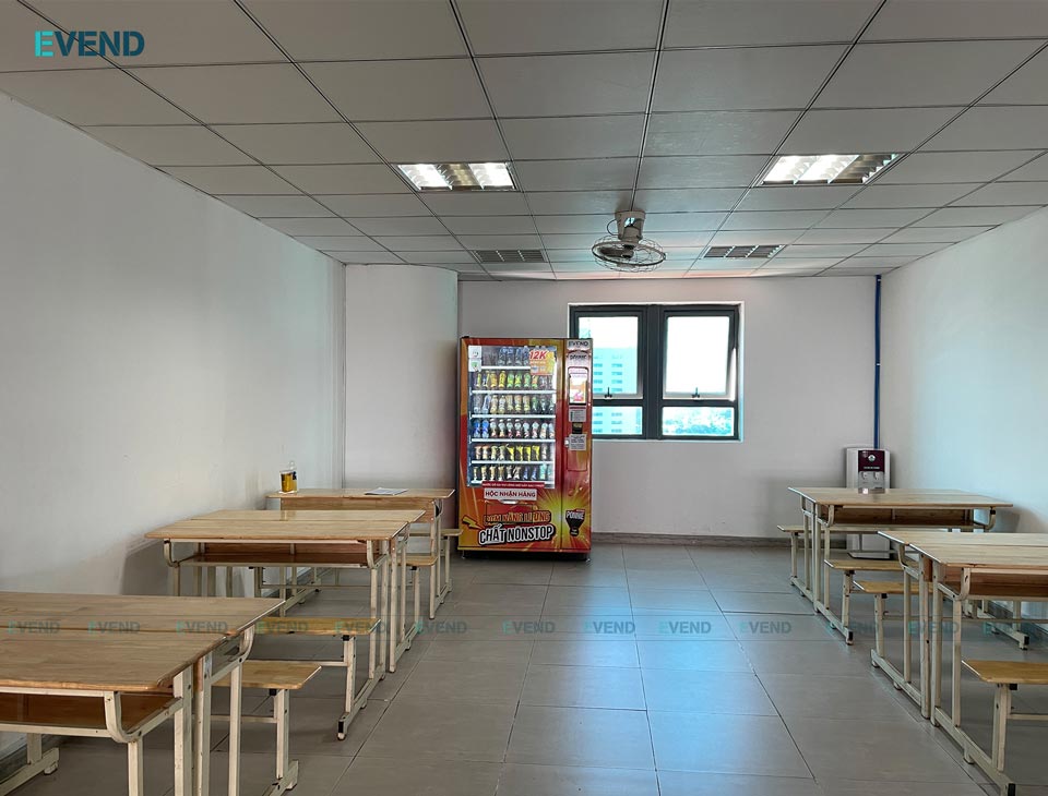 Máy bán nước tự động tại Tầng 20 :Khu vực Food Court Đại học Hồng Bàng