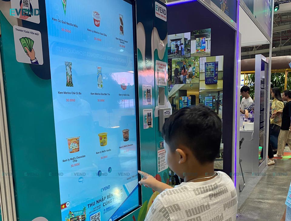 Màn hình LCD trên máy bán hàng tự động có thể tương tác trực tiếp