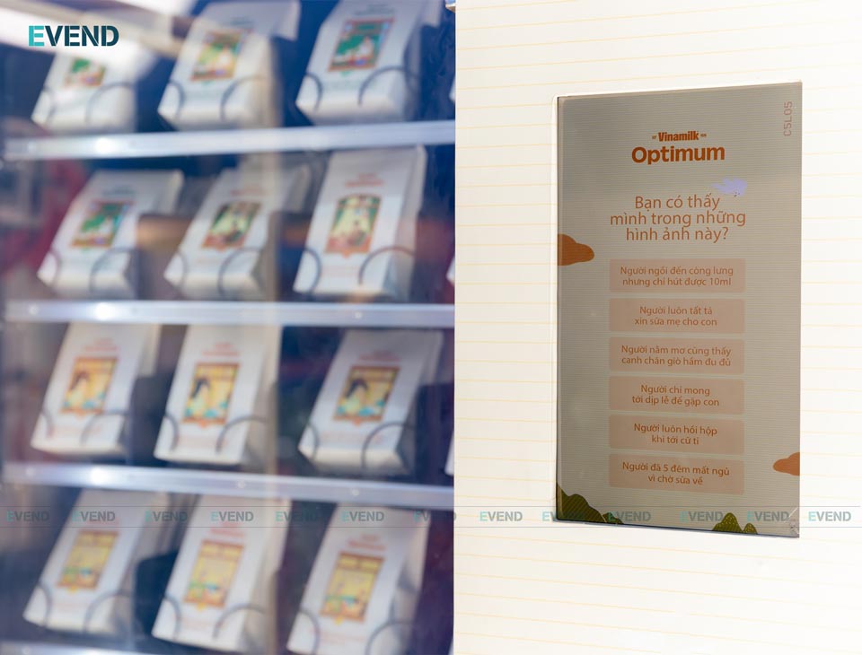 Người mua chọn 1 trong 6 lựa chọn trên màn hình LCD