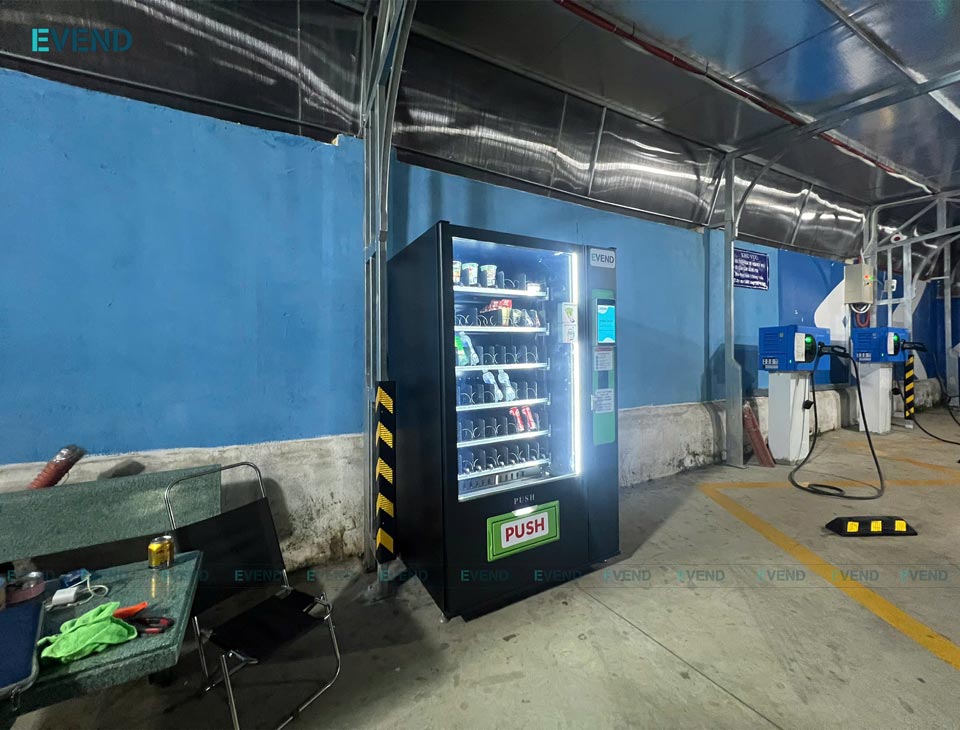 Máy bán hàng EVEND tại trạm sạc điện