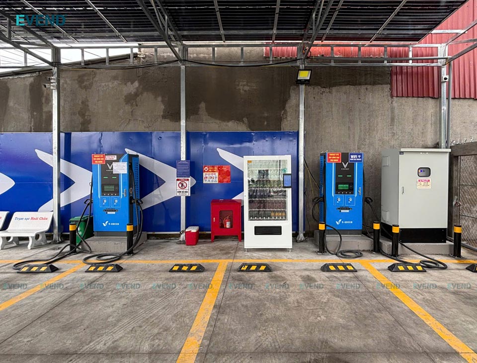 Máy bán hàng tự động tại trạm sạc